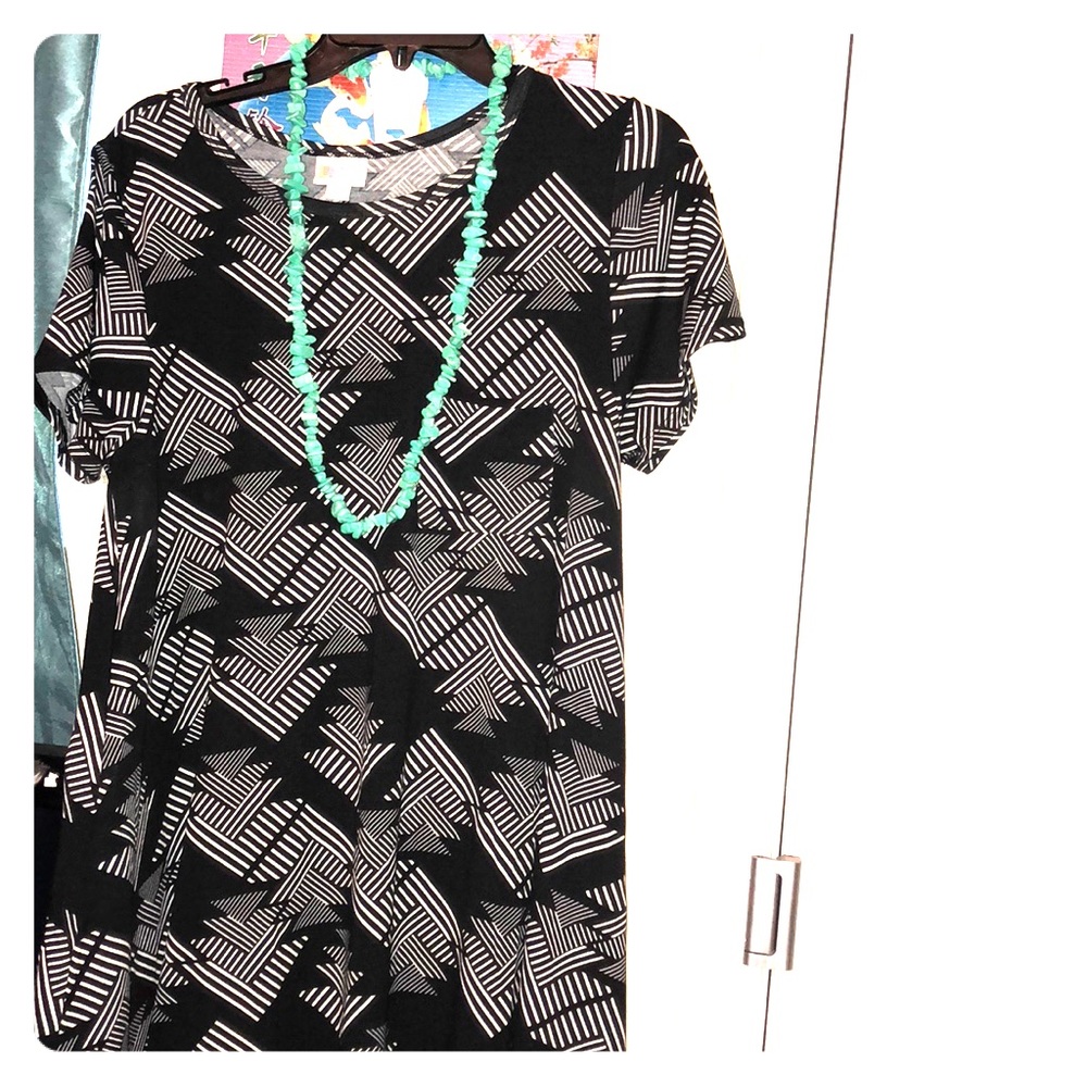 BNWOT LuLaRoe Black & White Carly